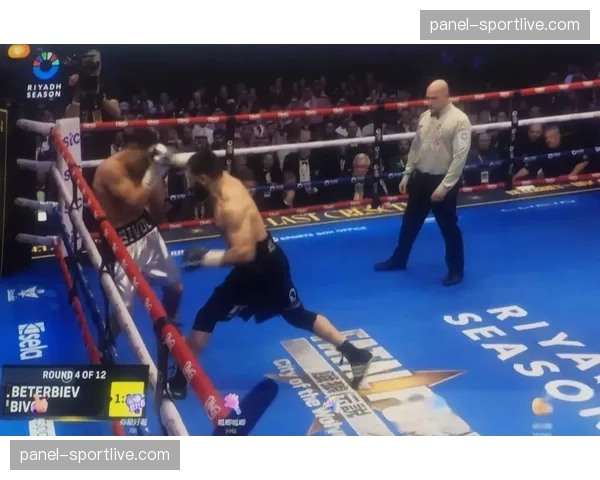 比沃尔点数击败贝特比耶夫，成为轻重量级无可争议拳王