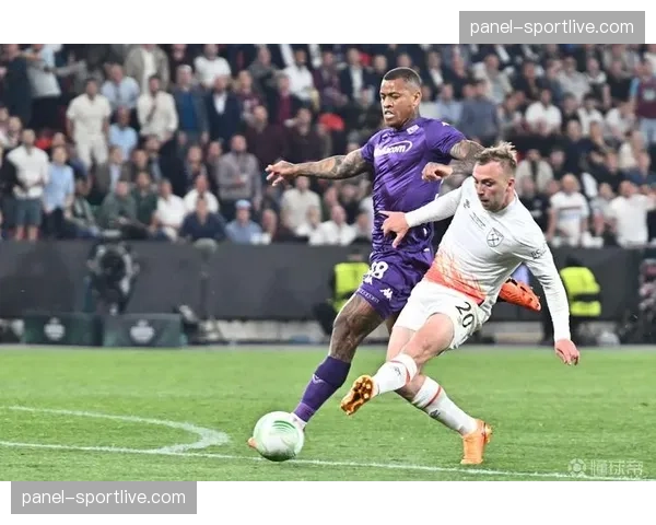 西汉姆联平局,鲍文在右路的活动热图显示其大幅内收 西汉姆联平局,鲍文在右路的活动热图显示其大幅内收