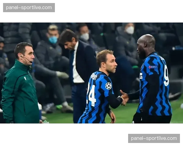 “莱比锡赛前发布会,主帅展示数据分析板,解释为何本轮将回归基础区域防守” “莱比锡赛前发布会,主帅展示数据分析板,解释为何本轮将回归基础区域防守”