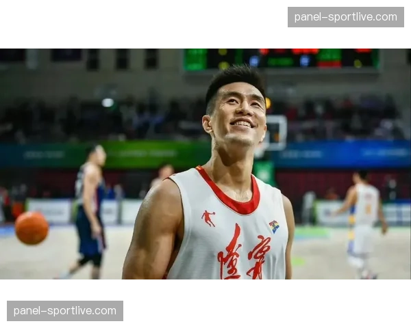 【2026年4月CBA联赛边路渗透与传中效率趋势·赛中·特写特写：一次24秒进攻时限内的五次传导球，最终由底角空位球员终结